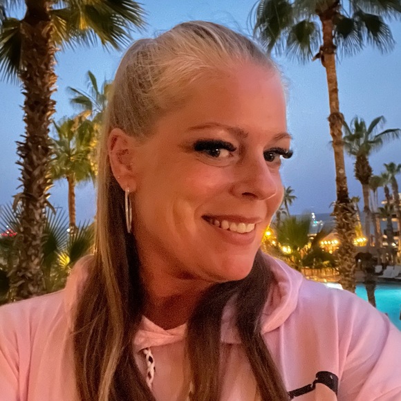 Meet your Posher, Jen - Picture 2 of 6